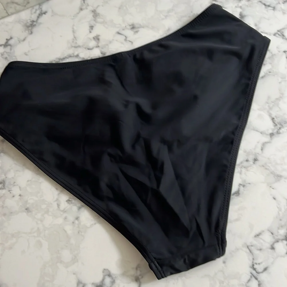 NWT High Cut Bikini Bottom Black Size small  Cross front bottom only
